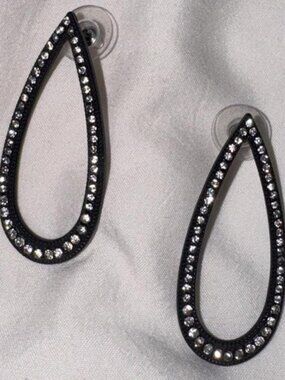 Black teardrop earrings with rhinestones 🖤💎